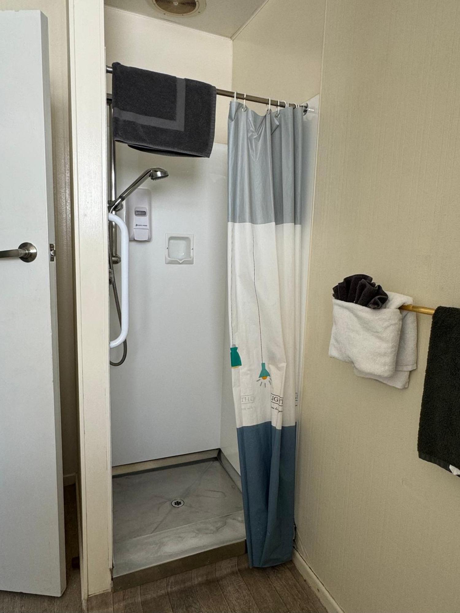 Diplomat Motel Крайстчърч Екстериор снимка